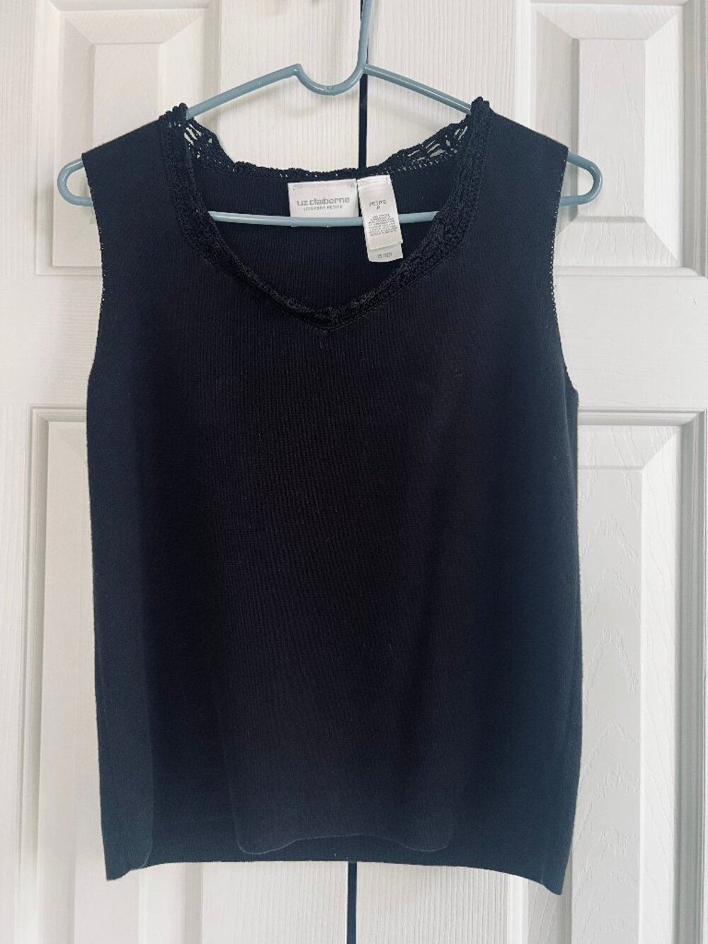 Liz Claiborne Black Sleeveless Top with Lacy Collar – Sz Petite